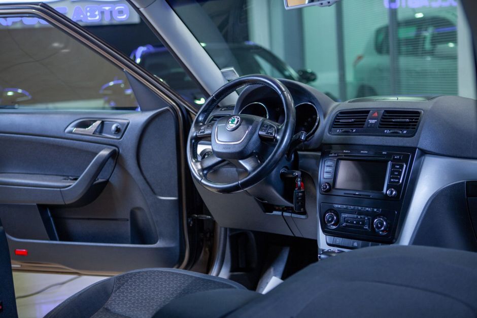 Skoda Yeti, 1.8 л, Робот, 2012 фото 7