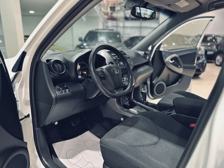 Toyota RAV4, 2.0 л, Вариатор, 2012 фото 9