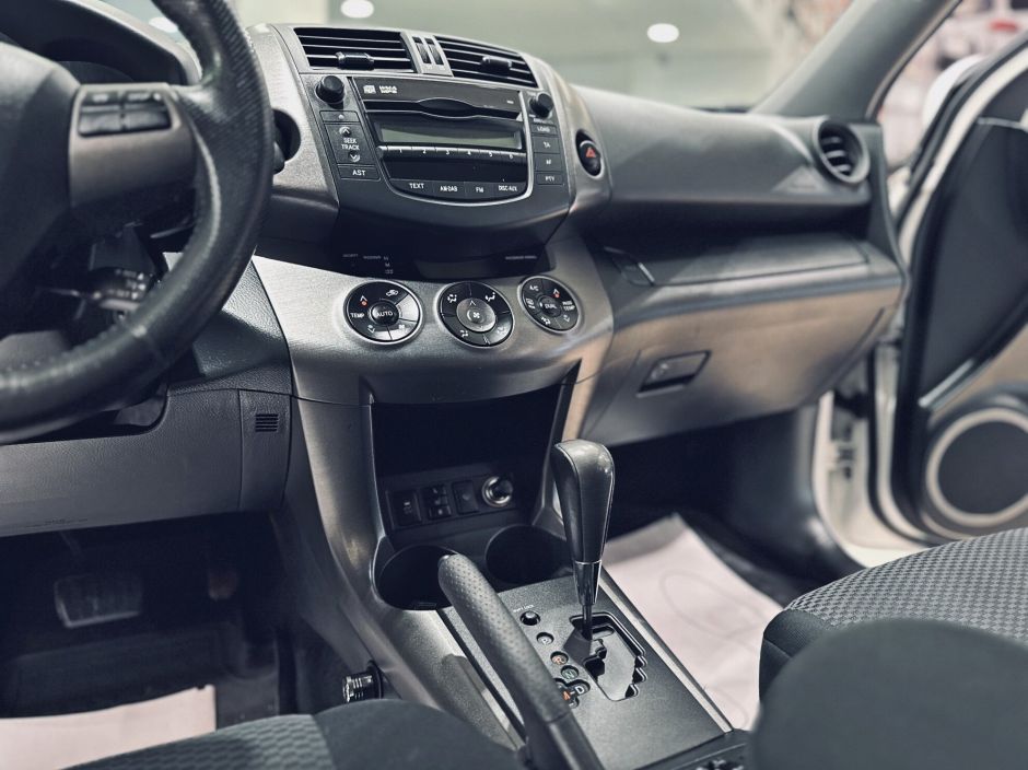 Toyota RAV4, 2.0 л, Вариатор, 2012 фото 11