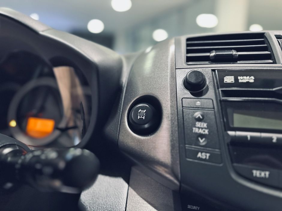 Toyota RAV4, 2.0 л, Вариатор, 2012 фото 13