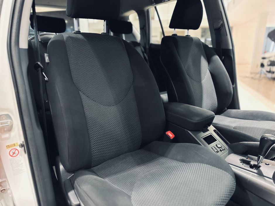 Toyota RAV4, 2.0 л, Вариатор, 2012 фото 1