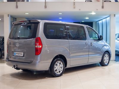 Hyundai Grand Starex, 2.5 л, АКПП, 2011 фото 4