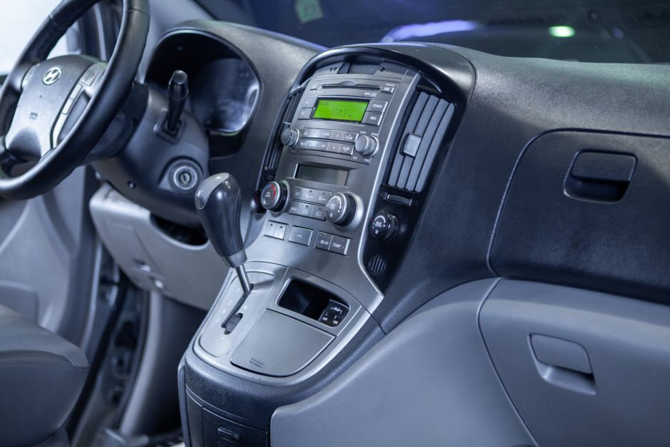 Hyundai Grand Starex, 2.5 л, АТ, 2011 фото 1