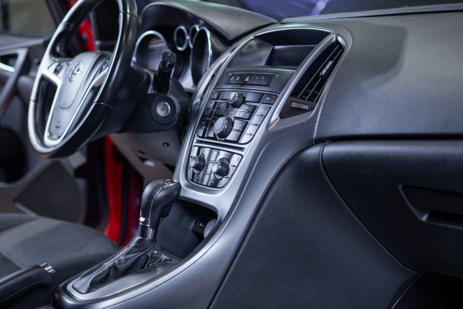 Opel Astra, 1.4 л, АТ, 2012 фото 1