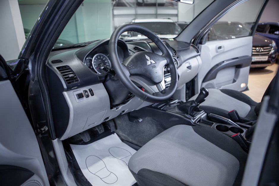 Mitsubishi L200, 2.4 л, МТ, 2010 фото 7