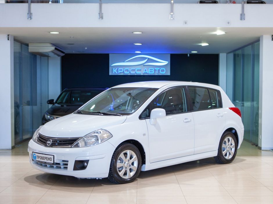 Nissan Tiida, 1.6 л, АТ, 2011 фото 3