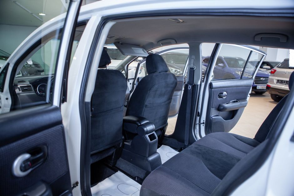 Nissan Tiida, 1.6 л, АТ, 2011 фото 8