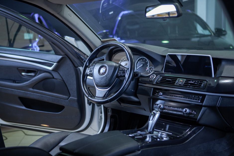 BMW 5 серия, АТ, 2014 фото 9