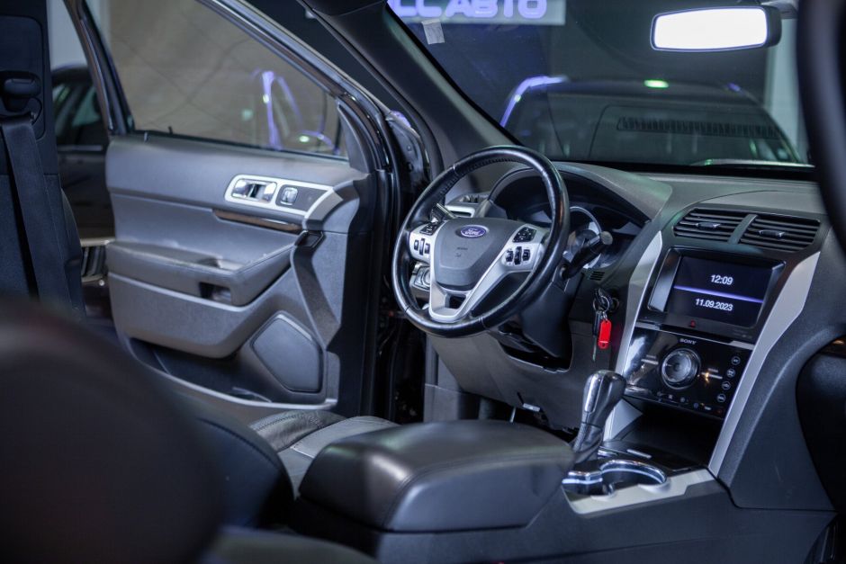 Ford Explorer, АТ, 2015 фото 7