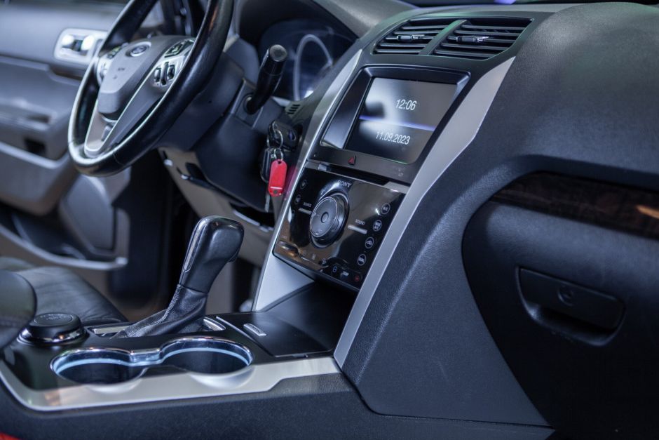 Ford Explorer, АТ, 2015 фото 16