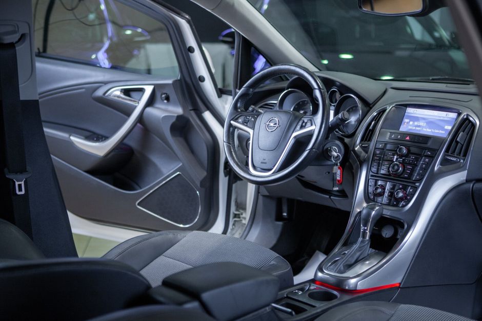 Opel Astra, АТ, 2011 фото 7