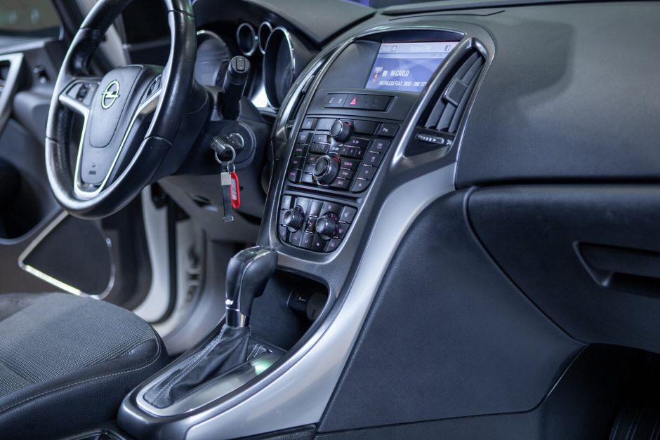 Opel Astra, АТ, 2011 фото 11