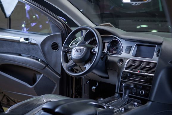 Audi Q7, АТ, 2012 фото 9