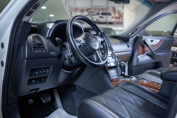 Infiniti FX37, АТ, 2013 фото 7