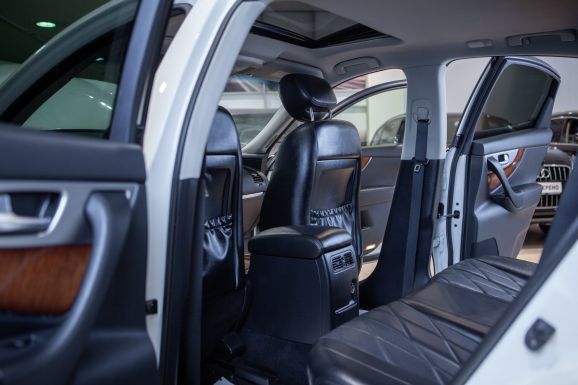 Infiniti FX37, АТ, 2013 фото 8