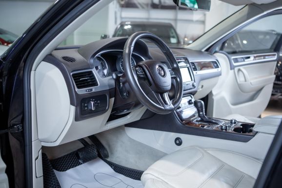 Volkswagen Touareg, АТ, 2012 фото 7