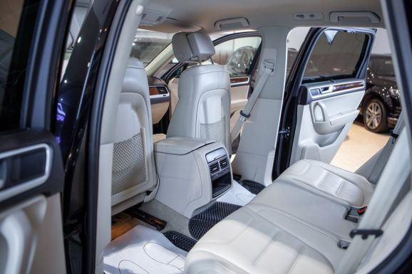 Volkswagen Touareg, АТ, 2012 фото 8