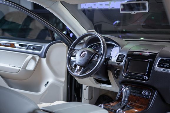 Volkswagen Touareg, АТ, 2012 фото 9