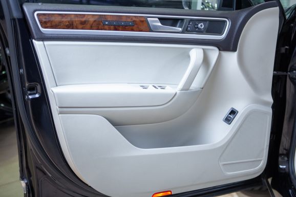 Volkswagen Touareg, АТ, 2012 фото 10