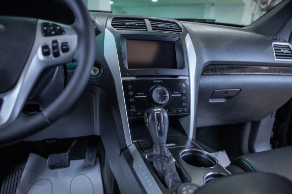 Ford Explorer, АТ, 2012 фото 18