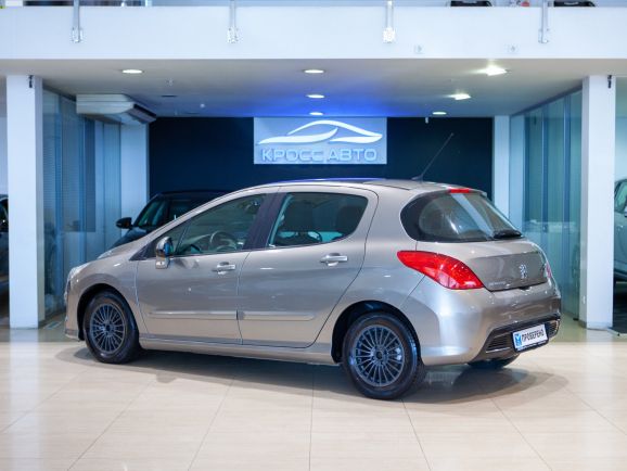 Peugeot 308, АТ, 2010 фото 6