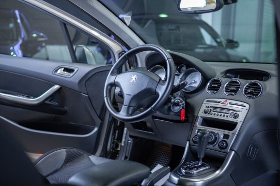 Peugeot 308, АТ, 2010 фото 7