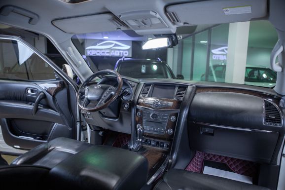 Infiniti QX80, АТ, 2014 фото 7