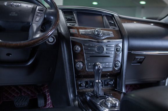 Infiniti QX80, АТ, 2014 фото 17