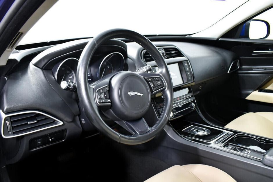 Jaguar XE, 2.0 л, АТ, 2016 фото 8