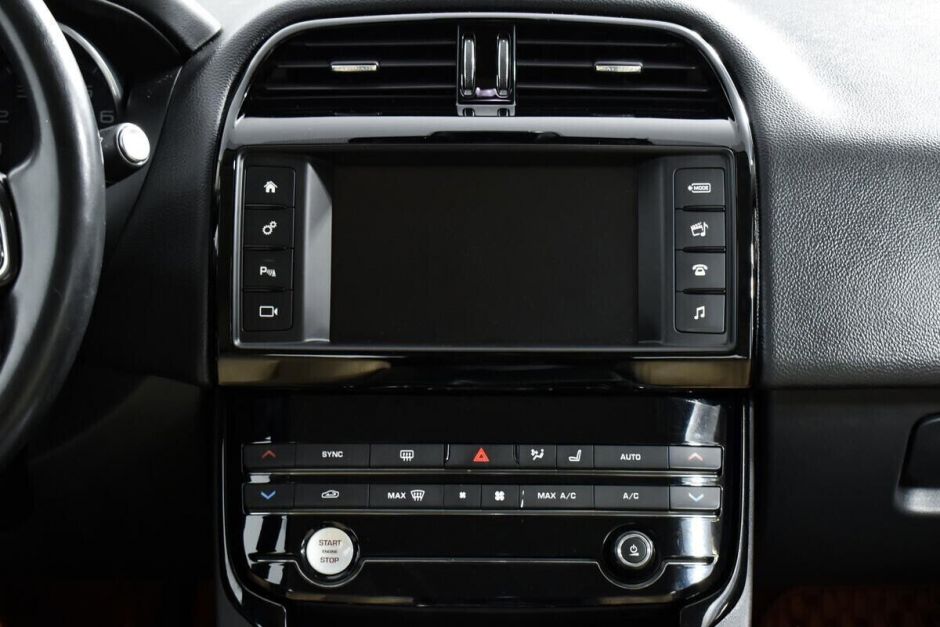 Jaguar XE, 2.0 л, АТ, 2016 фото 10