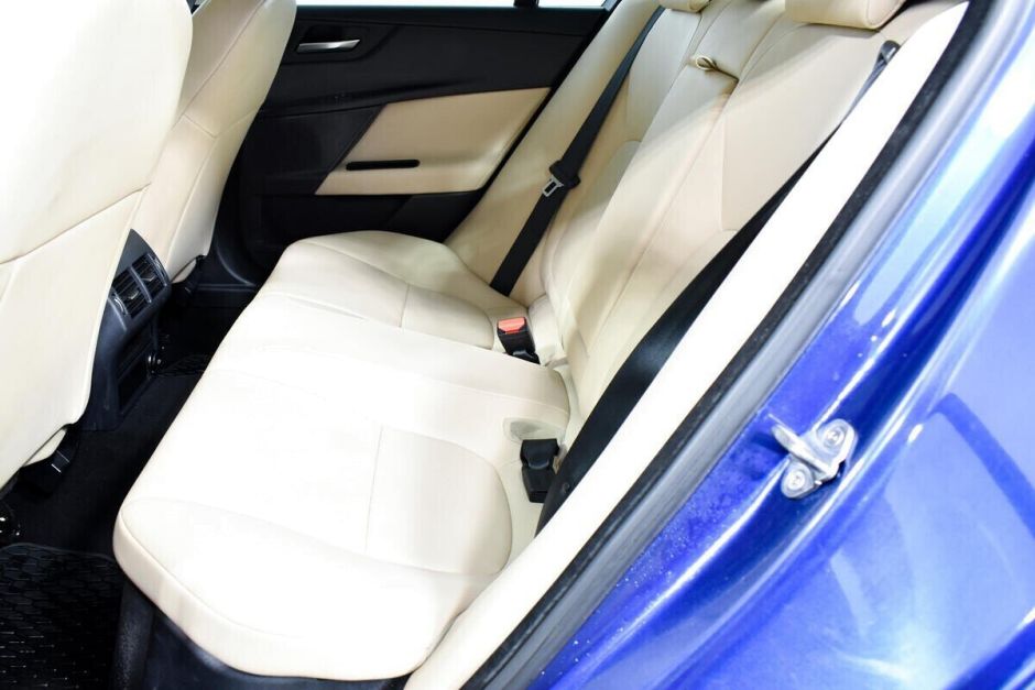 Jaguar XE, 2.0 л, АТ, 2016 фото 2