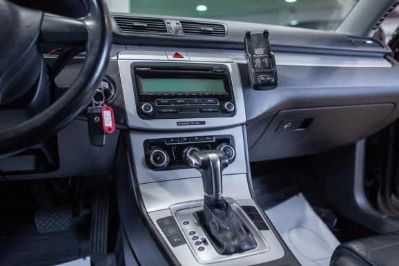 Volkswagen Passat, Робот, 2010 фото 12