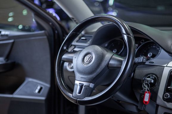 Volkswagen Passat, Робот, 2010 фото 14
