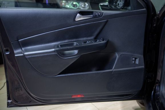 Volkswagen Passat, Робот, 2010 фото 16