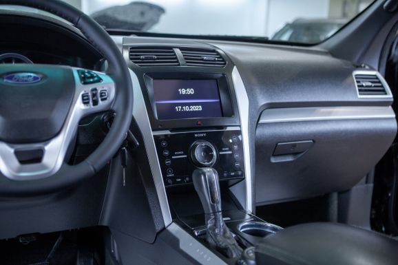 Ford Explorer, АТ, 2013 фото 15