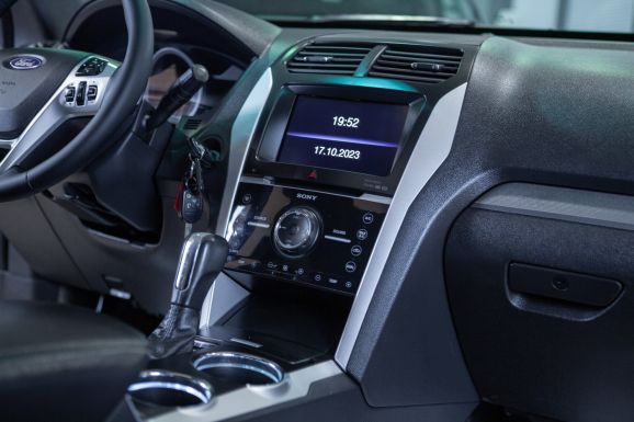 Ford Explorer, АТ, 2013 фото 17