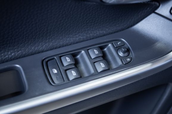 Volvo XC60, АТ, 2010 фото 2