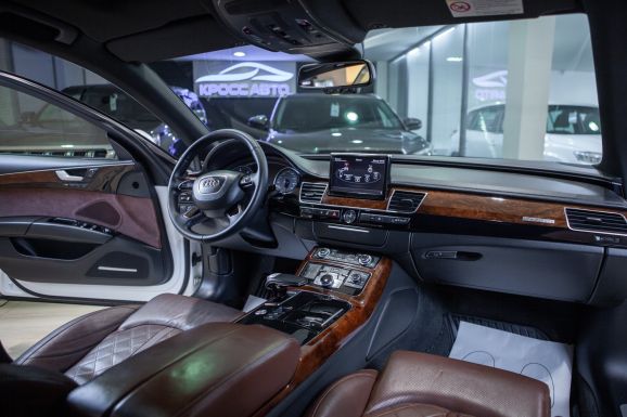 Audi A8, АТ, 2011 фото 7