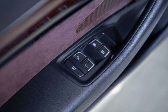 Audi A8, АТ, 2011 фото 9