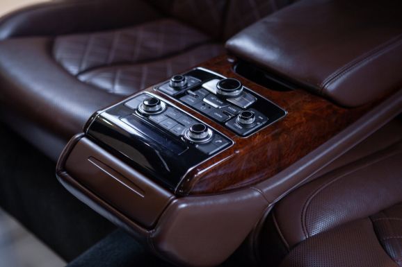 Audi A8, АТ, 2011 фото 10