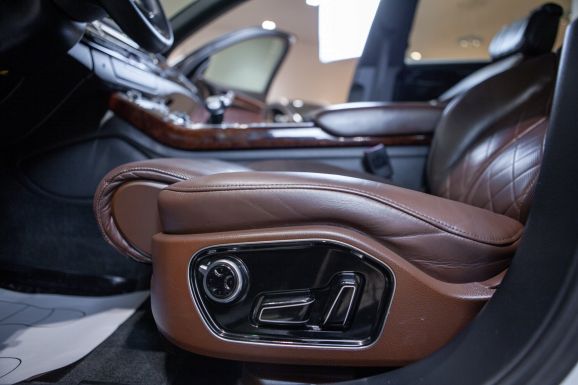 Audi A8, АТ, 2011 фото 28