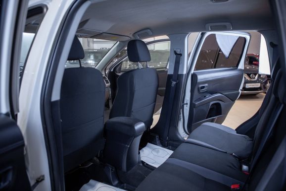 Mitsubishi Outlander, Вариатор, 2010 фото 8