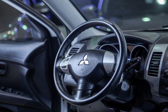 Mitsubishi Outlander, Вариатор, 2010 фото 11