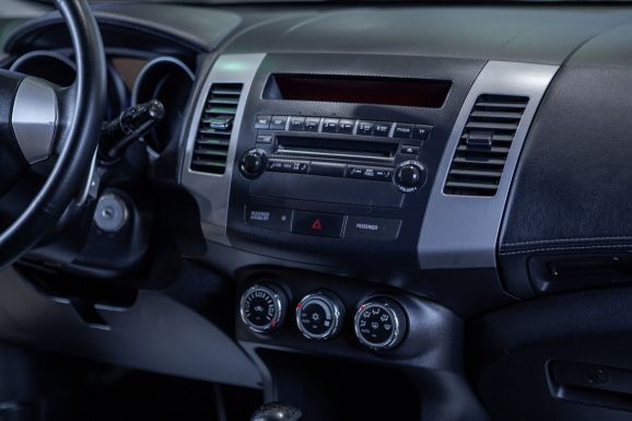 Mitsubishi Outlander, Вариатор, 2010 фото 12