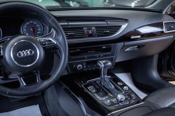 Audi A7, Робот, 2012 фото 14