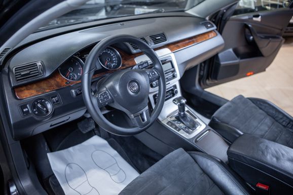 Volkswagen Passat, Робот, 2010 фото 9