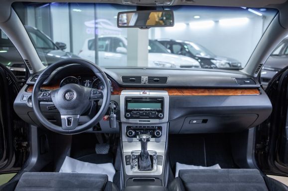 Volkswagen Passat, Робот, 2010 фото 12
