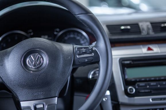 Volkswagen Passat, Робот, 2010 фото 13