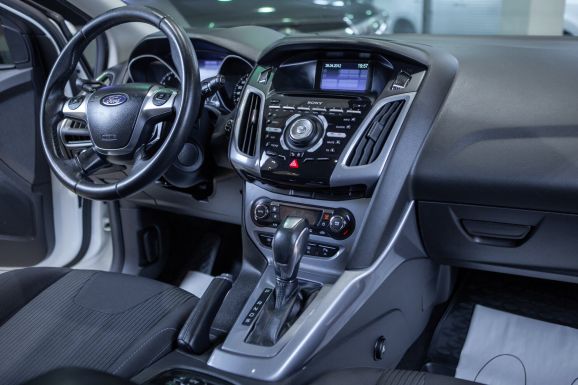 Ford Focus, Робот, 2012 фото 10