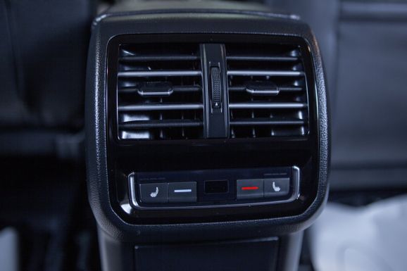 Volkswagen Passat, Робот, 2017 фото 9